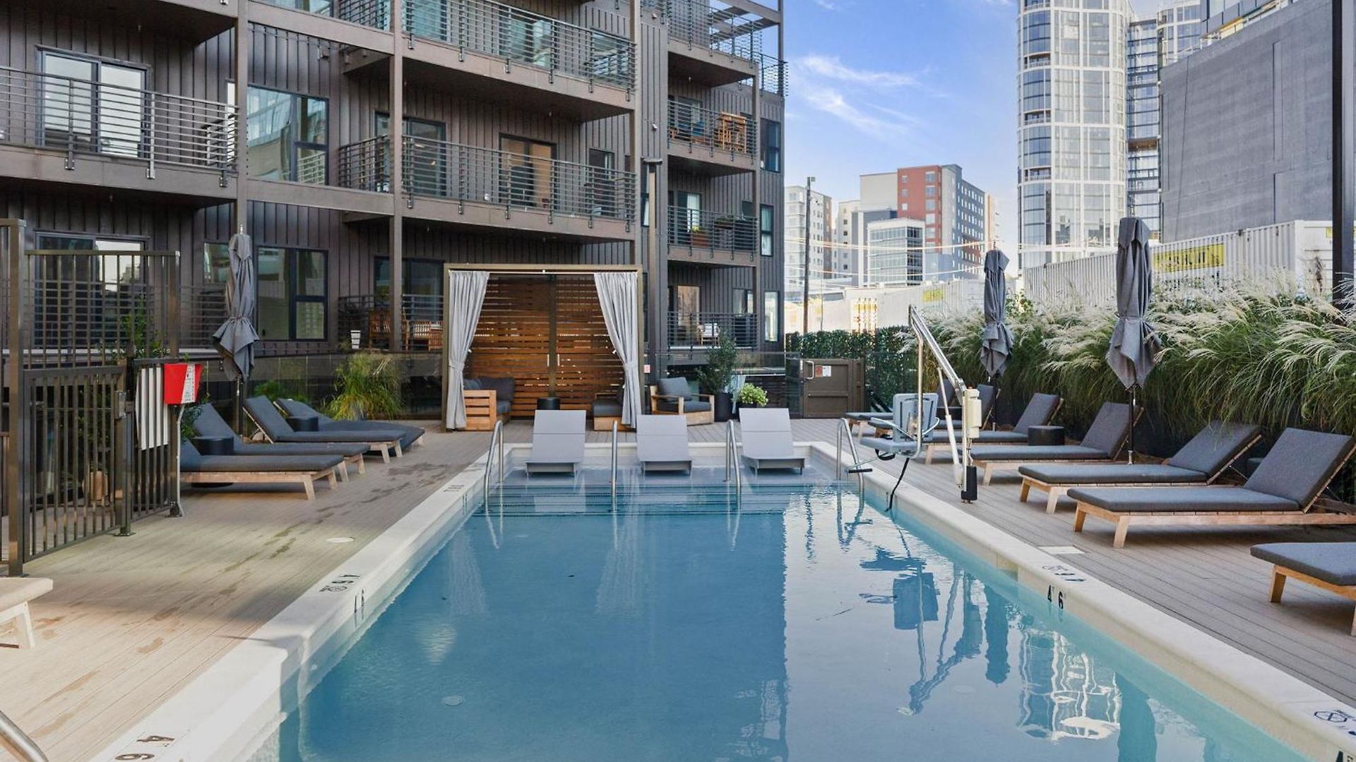 Walk To Downtown Nash From The Speakeasy Pool, Gym, Parking And More, Amazing Location * Nashville