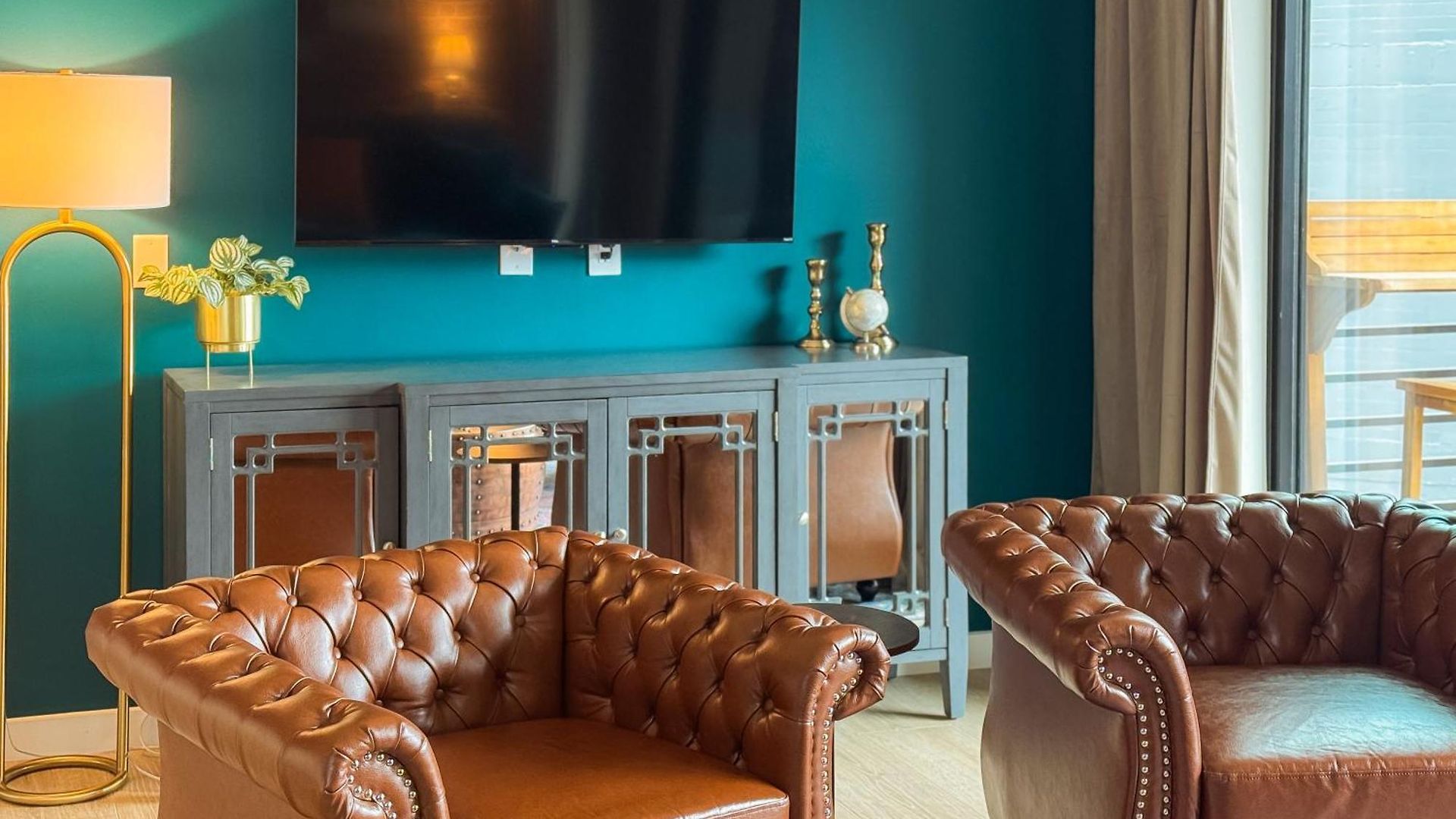 Walk To Downtown Nash From The Speakeasy Pool, Gym, Parking And More, Amazing Location Holiday home *