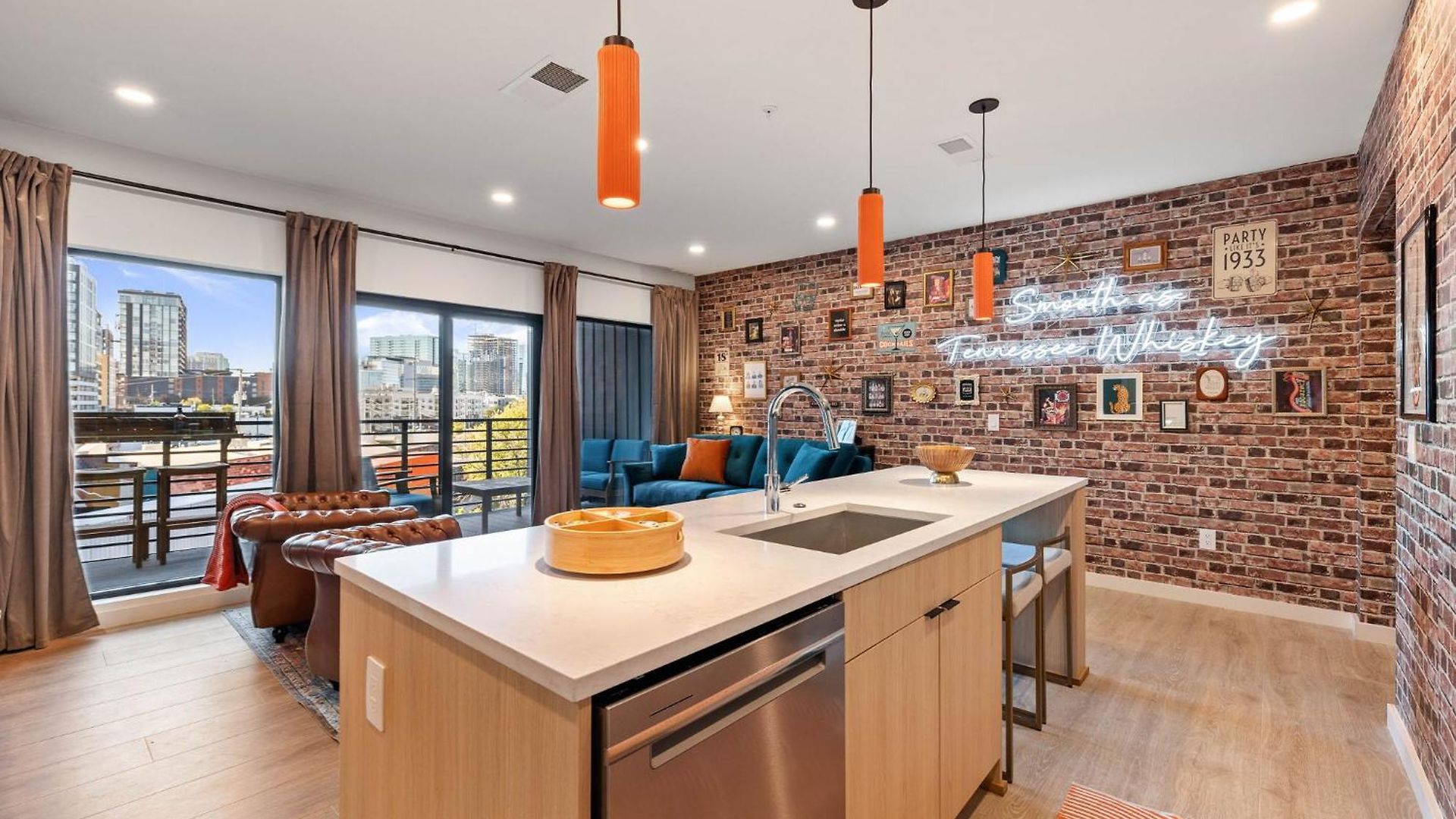Holiday home Walk To Downtown Nash From The Speakeasy Pool, Gym, Parking And More, Amazing Location