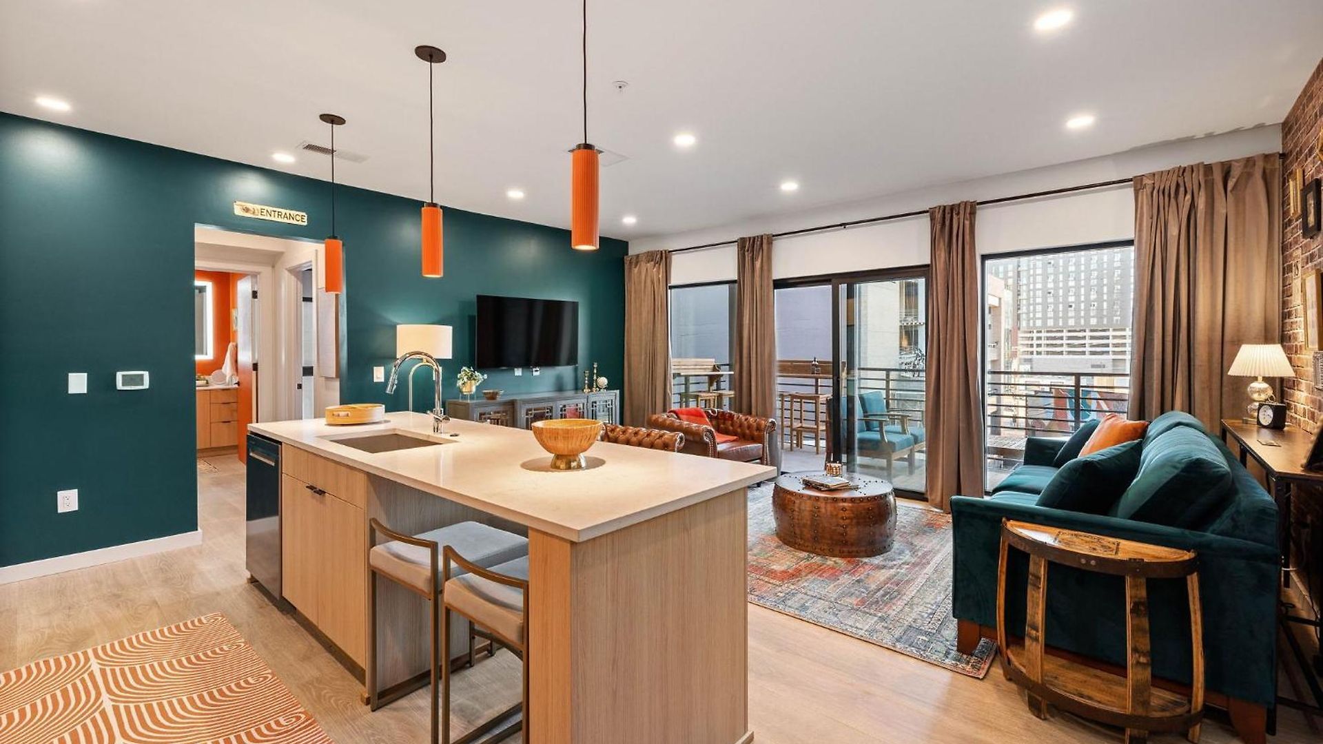 Holiday home Walk To Downtown Nash From The Speakeasy Pool, Gym, Parking And More, Amazing Location *