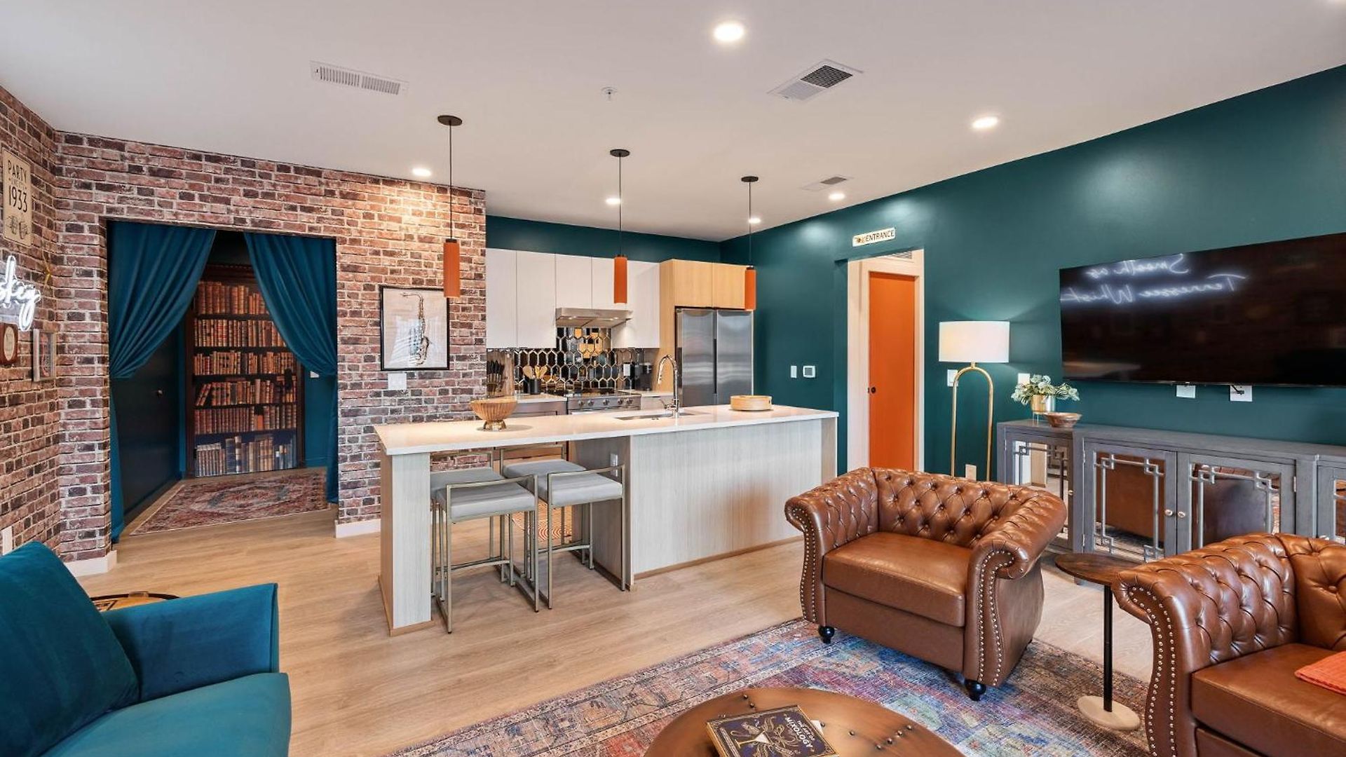 Walk To Downtown Nash From The Speakeasy Pool, Gym, Parking And More, Amazing Location Holiday home Nashville