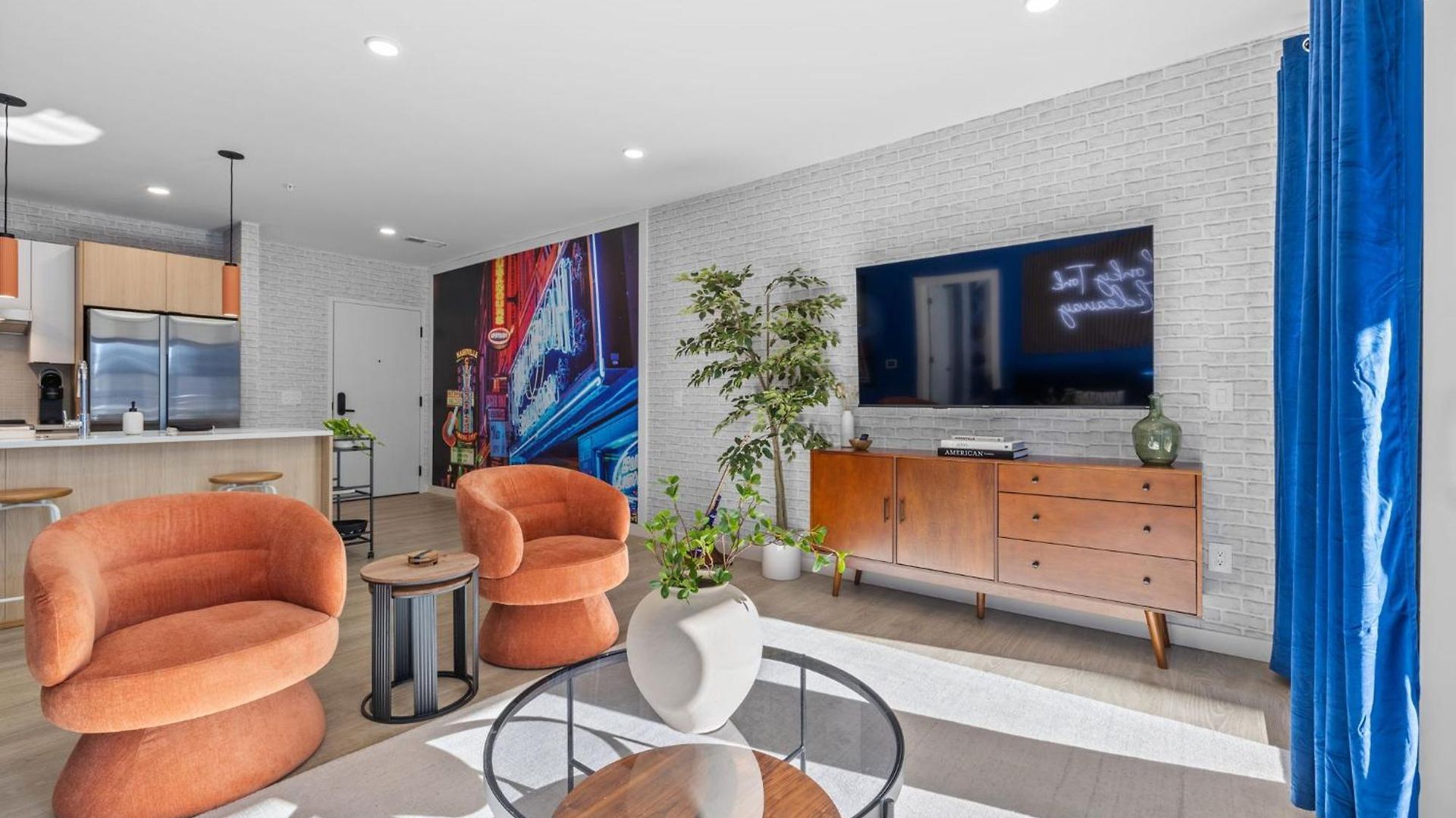 Honky Tonk Hideaway Walk To Broadway W Gym, Pool, Parking Holiday home