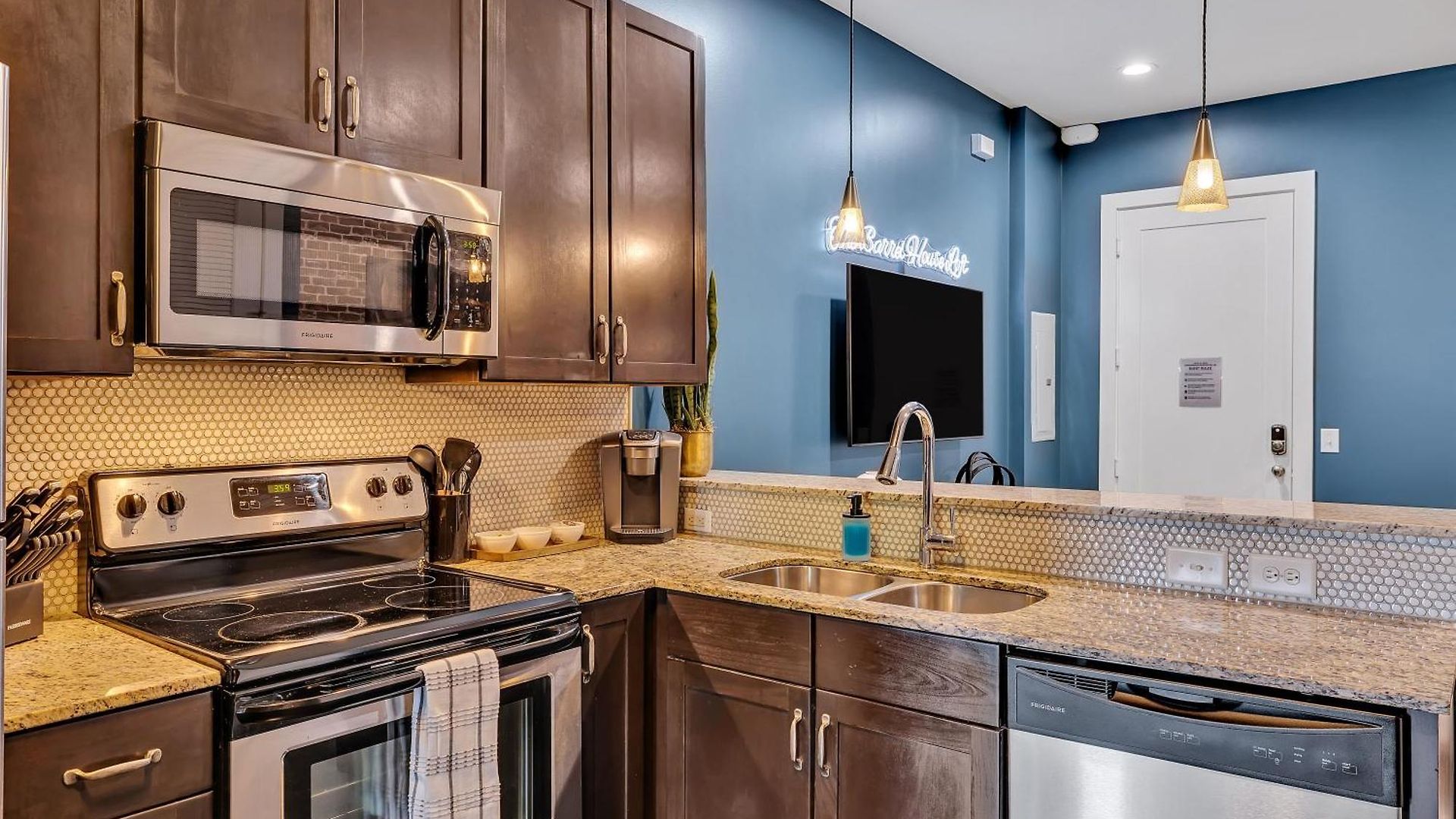 Holiday home The Barrelhouse Loft In West End Near Vandy And Centennial