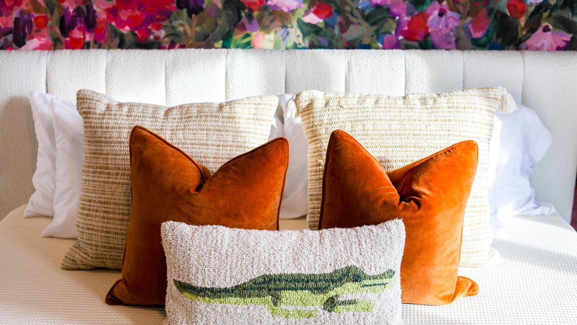 Pie Town Emporium- Walk To Broadway, Enjoy Views, Pool, Gym Holiday home