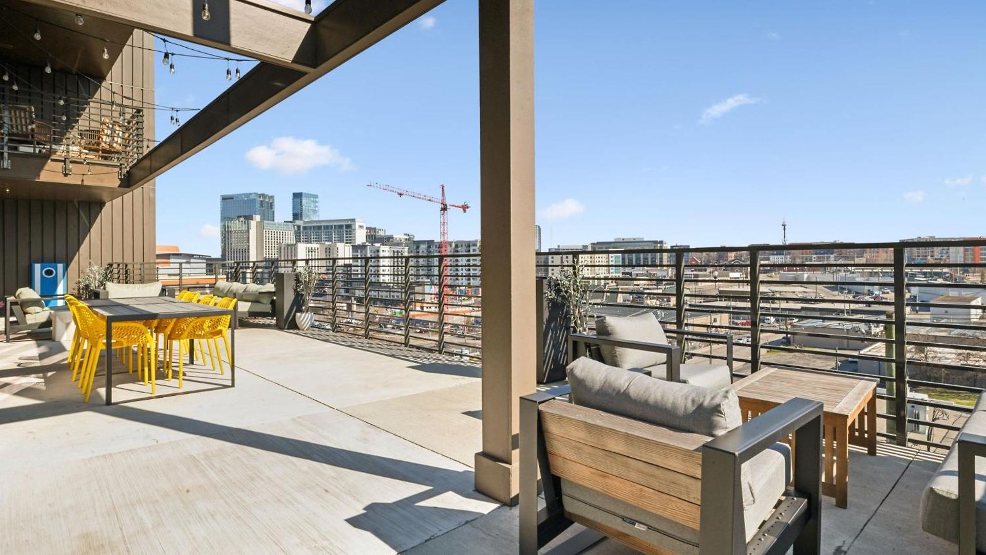 Pie Town Emporium- Walk To Broadway, Enjoy Views, Pool, Gym
