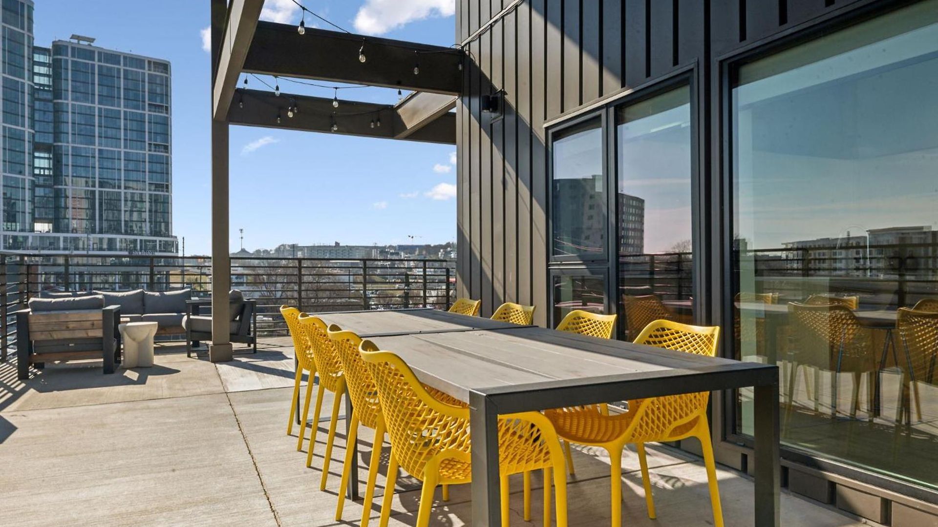 Holiday home Pie Town Emporium- Walk To Broadway, Enjoy Views, Pool, Gym Nashville