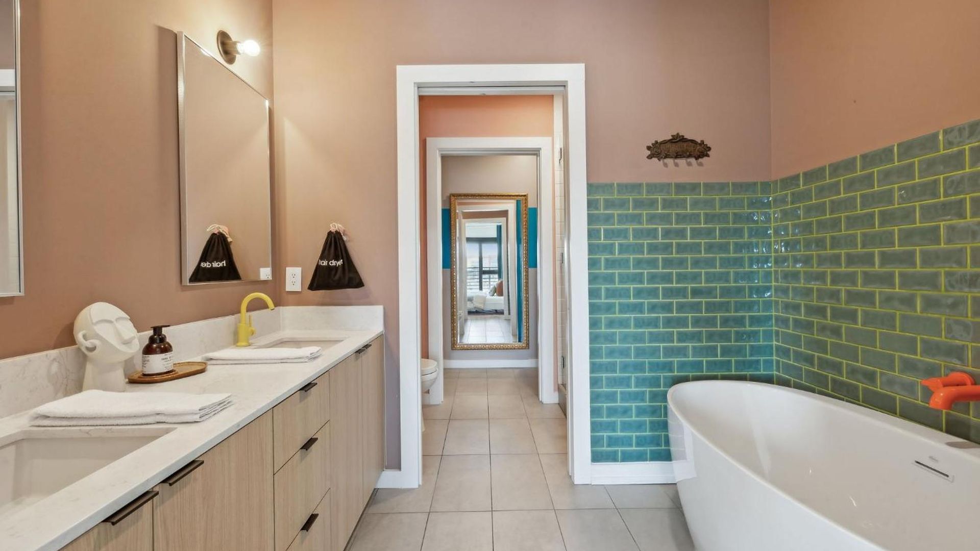 Holiday home Pie Town Emporium- Walk To Broadway, Enjoy Views, Pool, Gym