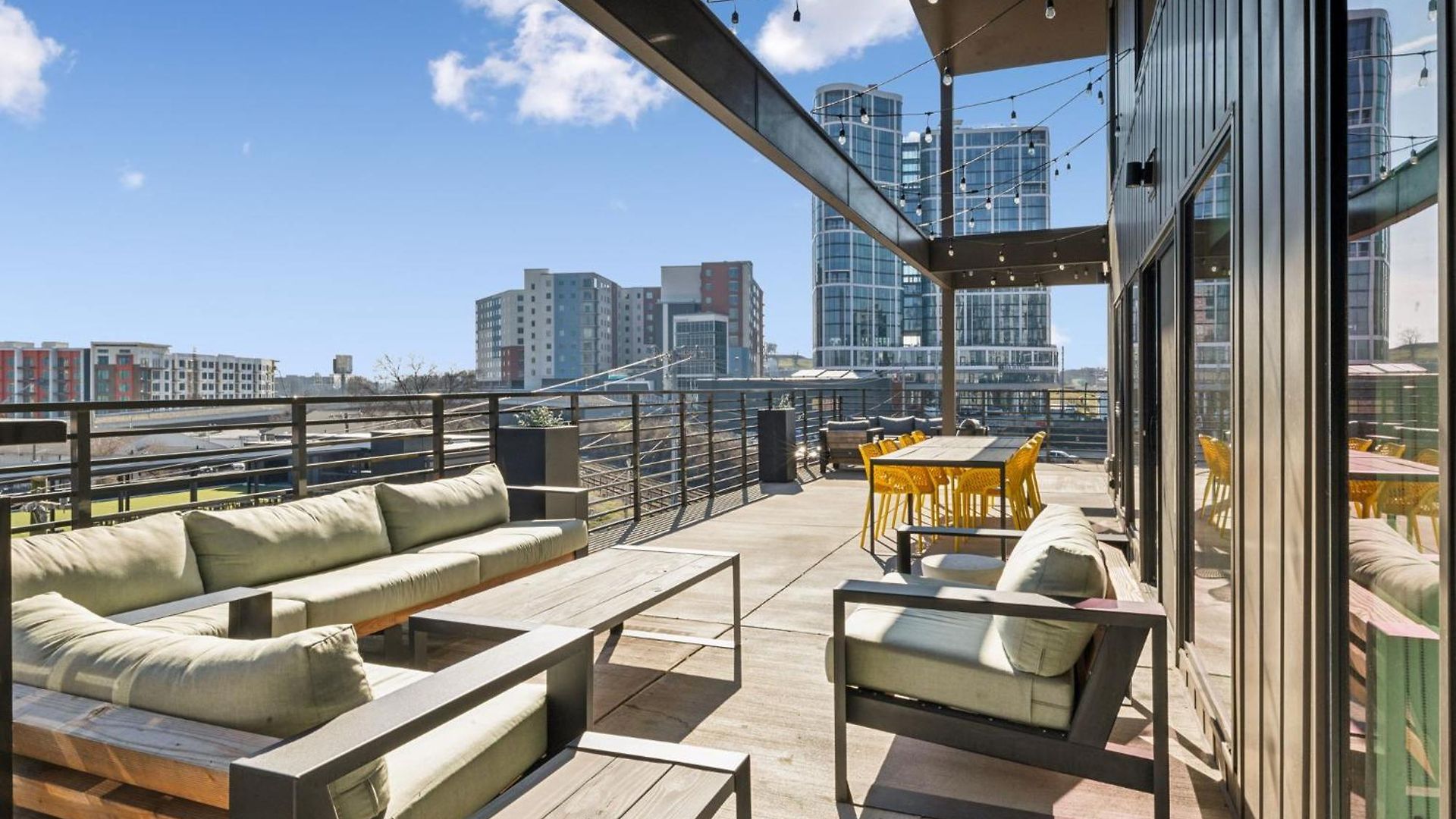 Pie Town Emporium- Walk To Broadway, Enjoy Views, Pool, Gym