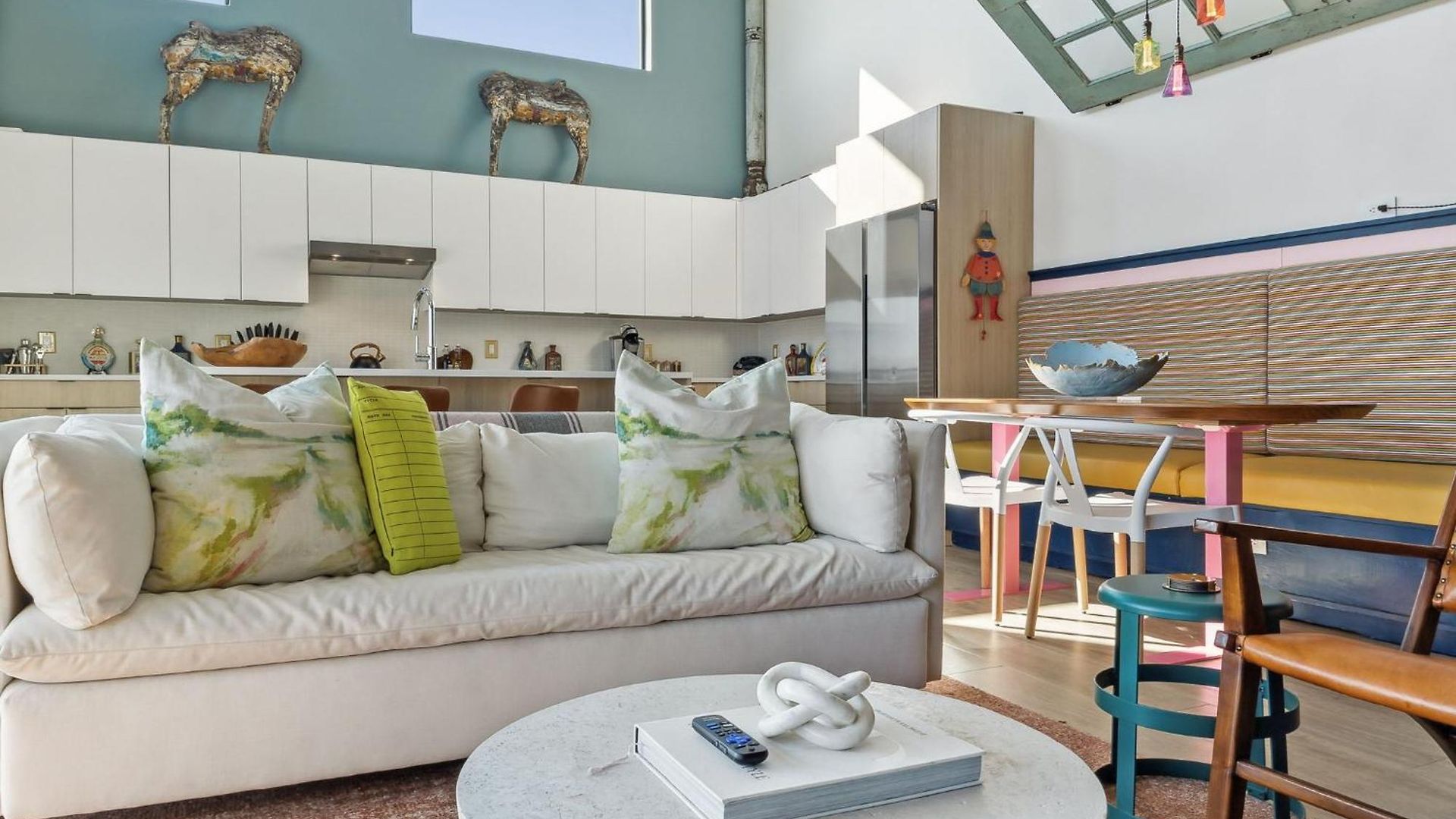 Holiday home Pie Town Emporium- Walk To Broadway, Enjoy Views, Pool, Gym Nashville