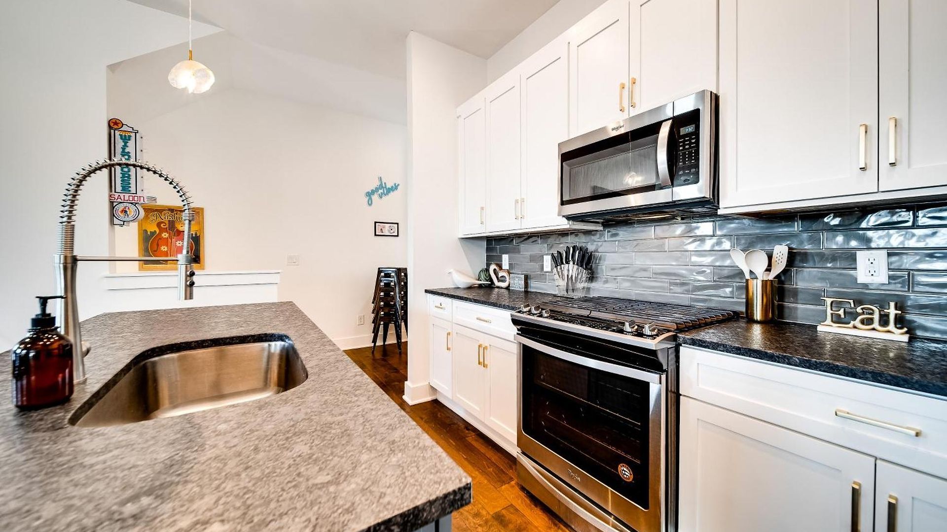 615 Vibe East Getaway 3 Miles To Downtown Holiday home