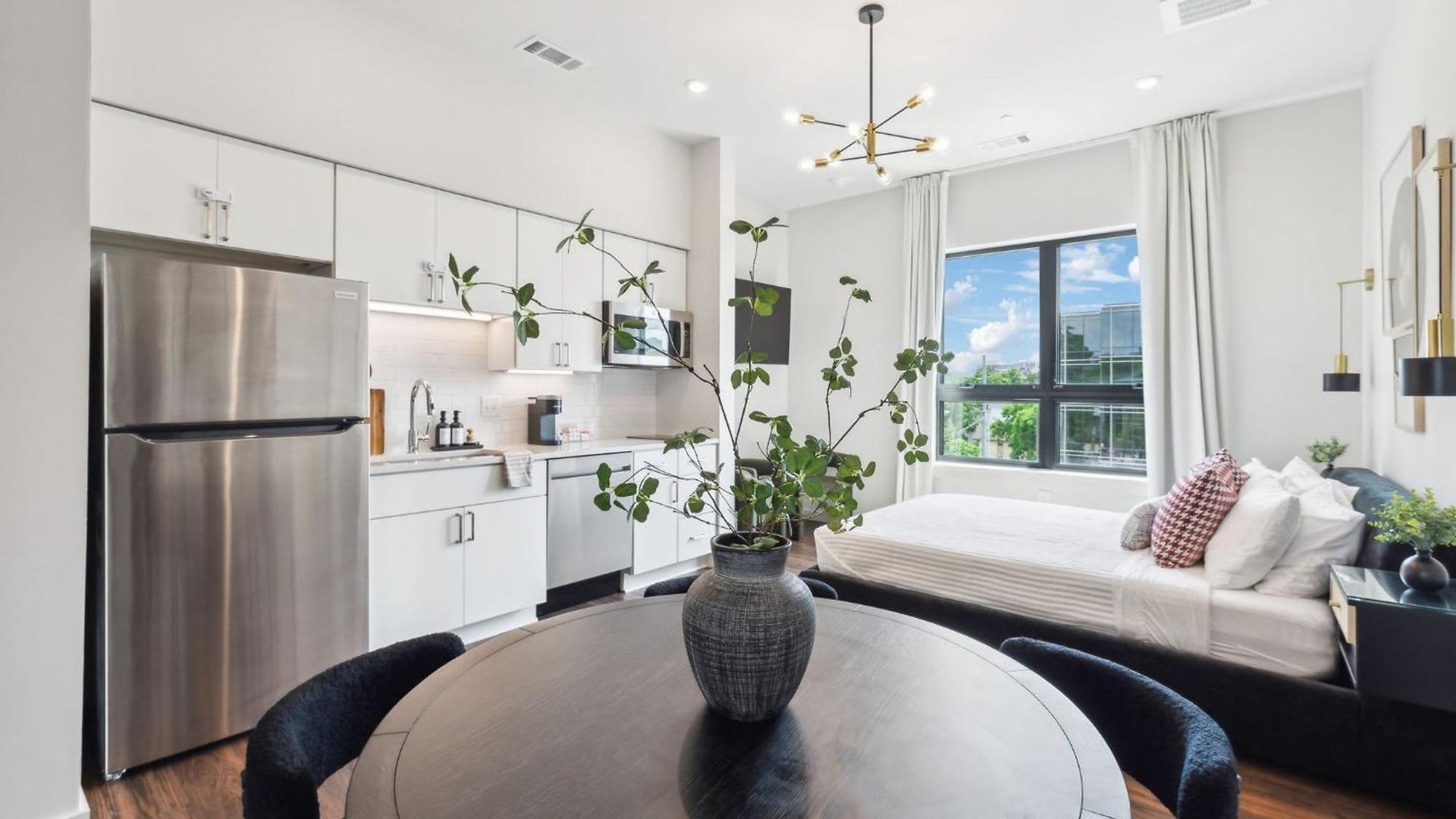 Heart Of Music Row Walk To Vanderbilt & *