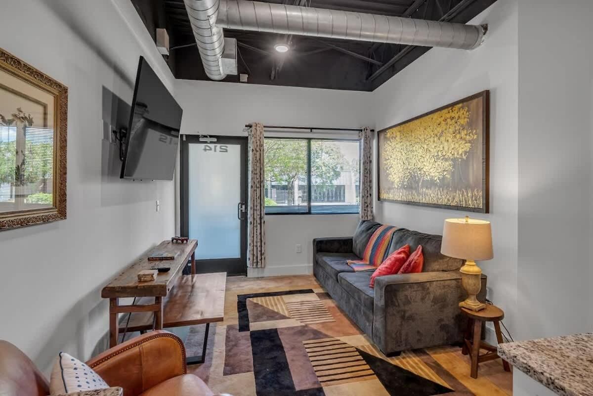 Chic New Near Dt