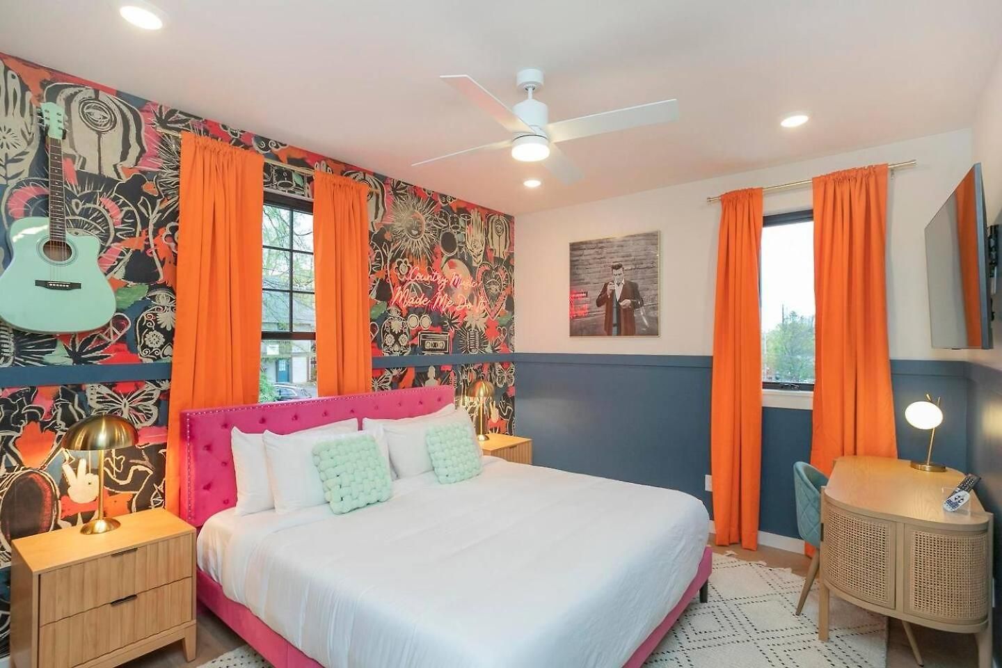Holiday home Giddy Up Rooftop Hot Tub, 4 King Suites, Near Dt