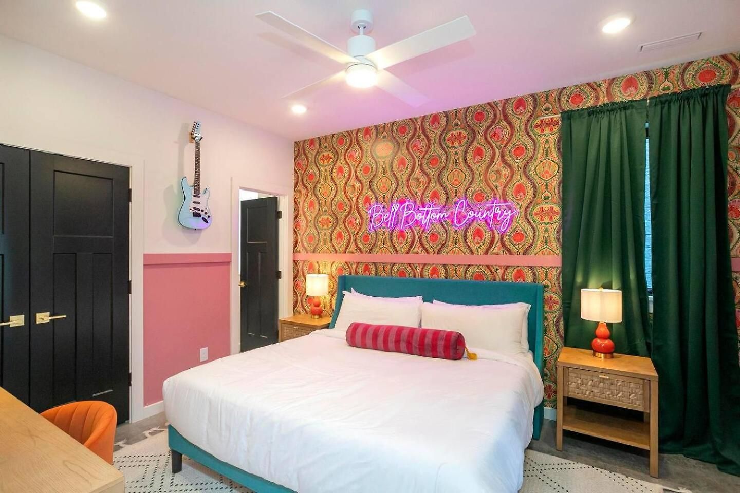 Holiday home Giddy Up Rooftop Hot Tub, 4 King Suites, Near Dt