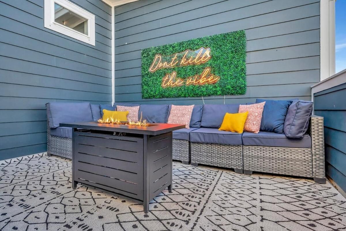 Private Roof Deck - Game - Broadway In 10 Nashville