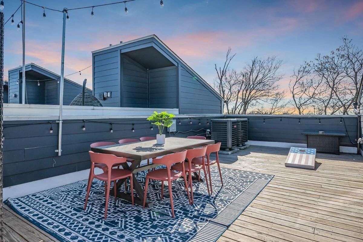 Huge Roof Deck With Games 10 Mins To Broadway Nashville