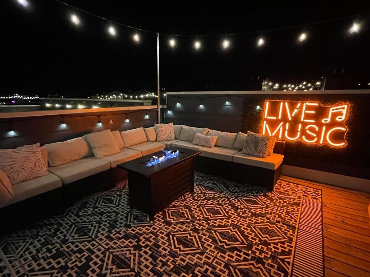 Huge Roof Deck With Games 10 Mins To Broadway Holiday home Nashville