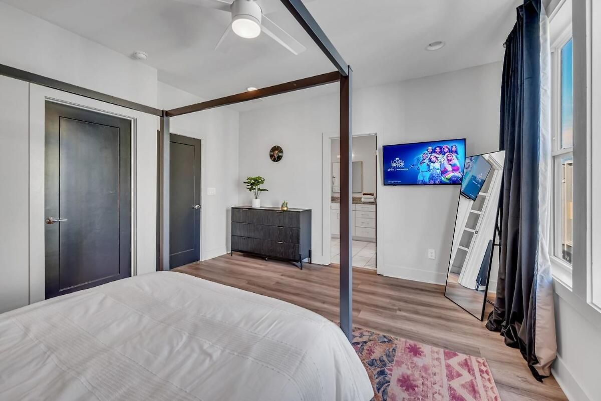 Huge Roof Deck With Games 10 Mins To Broadway Holiday home *