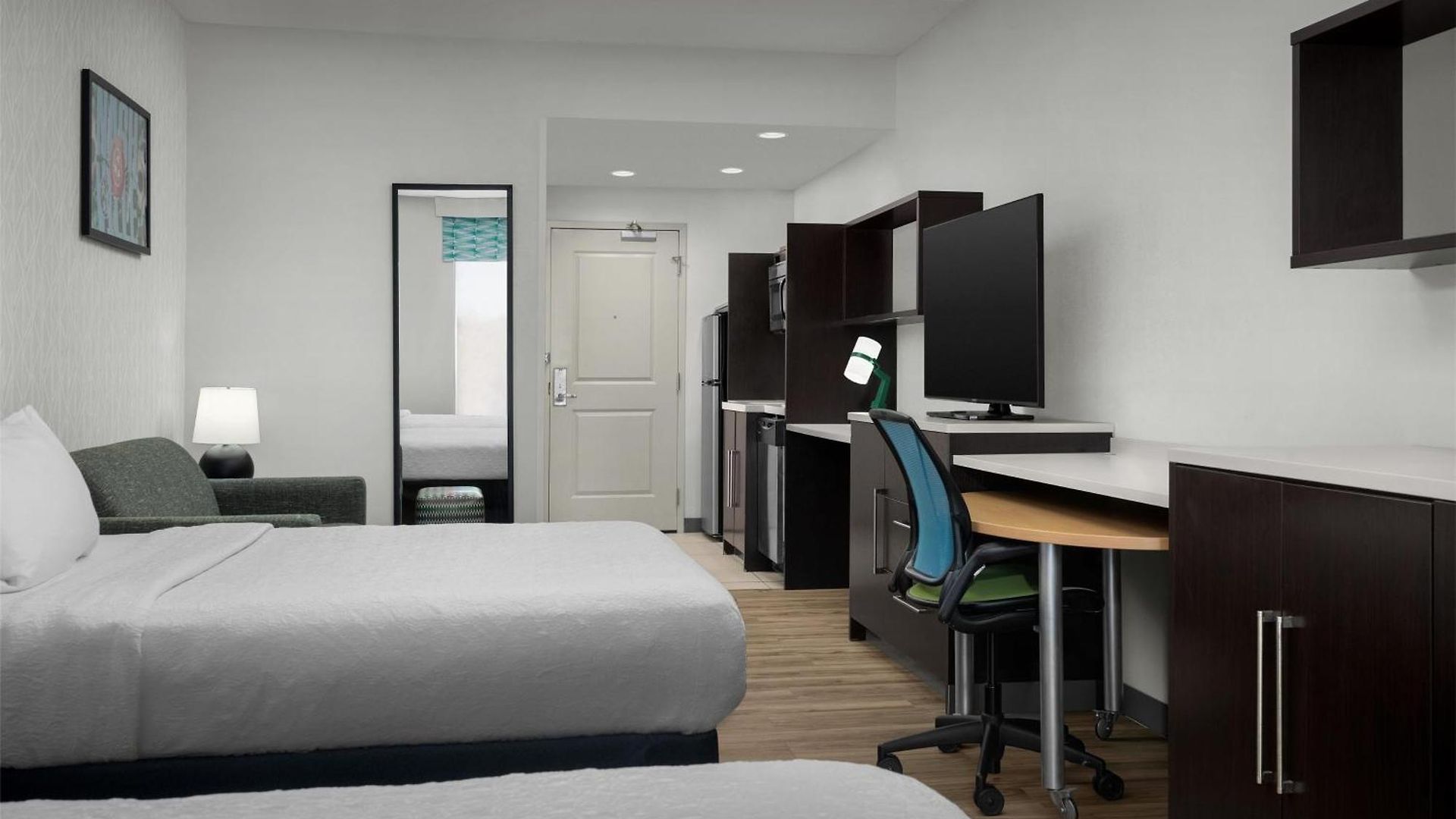 Hotel Home2 Airport 3*