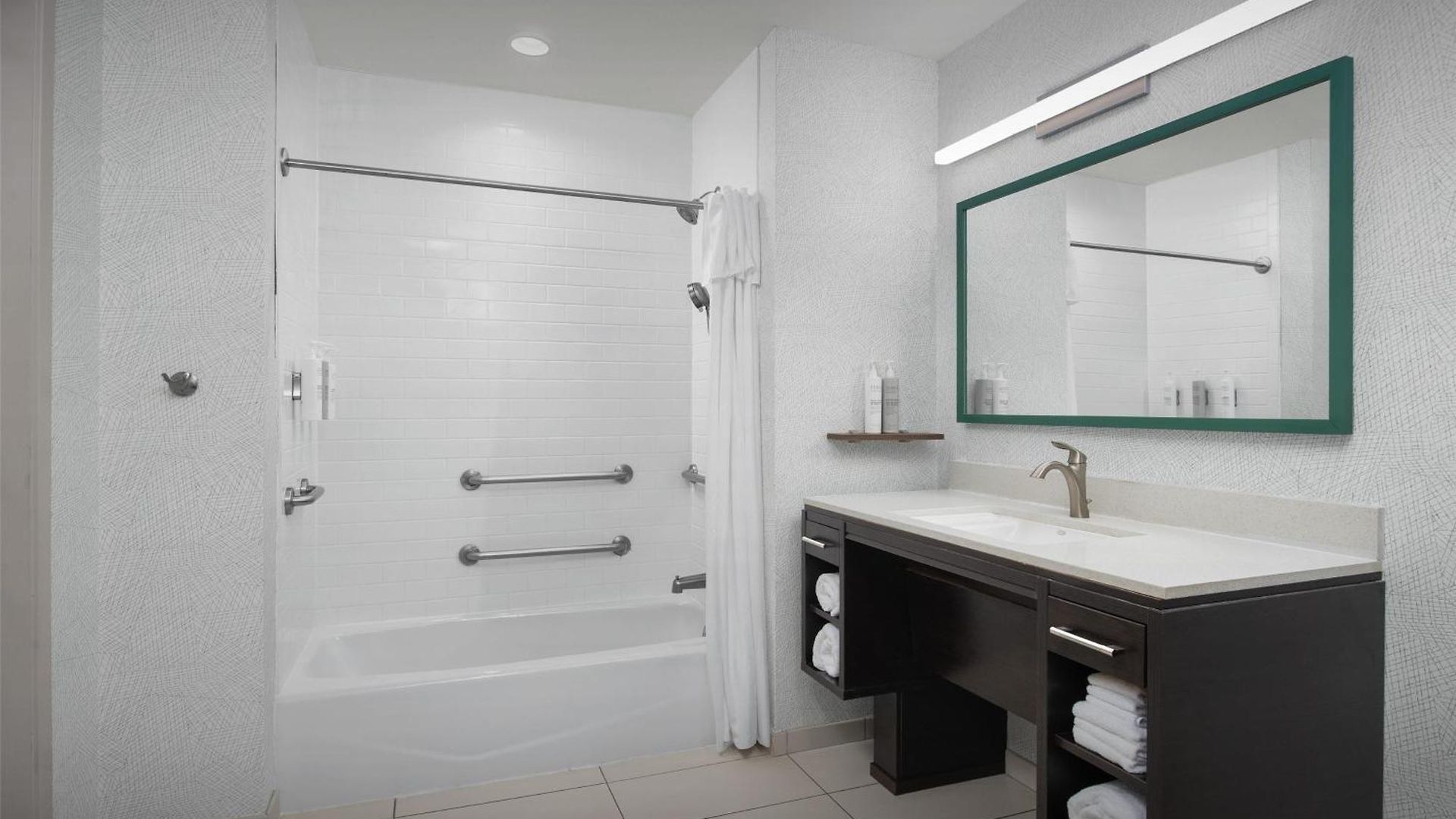 Hotel Home2 Airport 3*