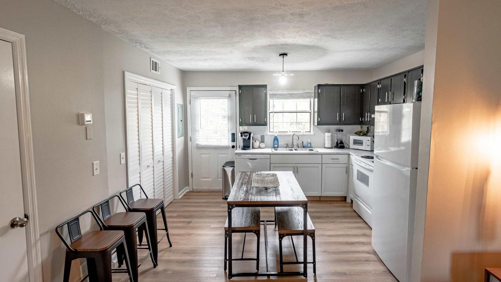 Holiday home East Getaway - Walk To Parks Golf & Music Spots