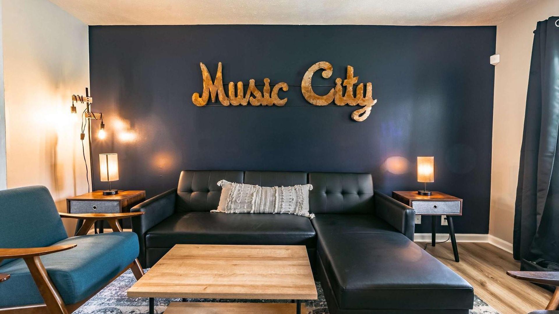 Holiday home East Getaway - Walk To Parks Golf & Music Spots