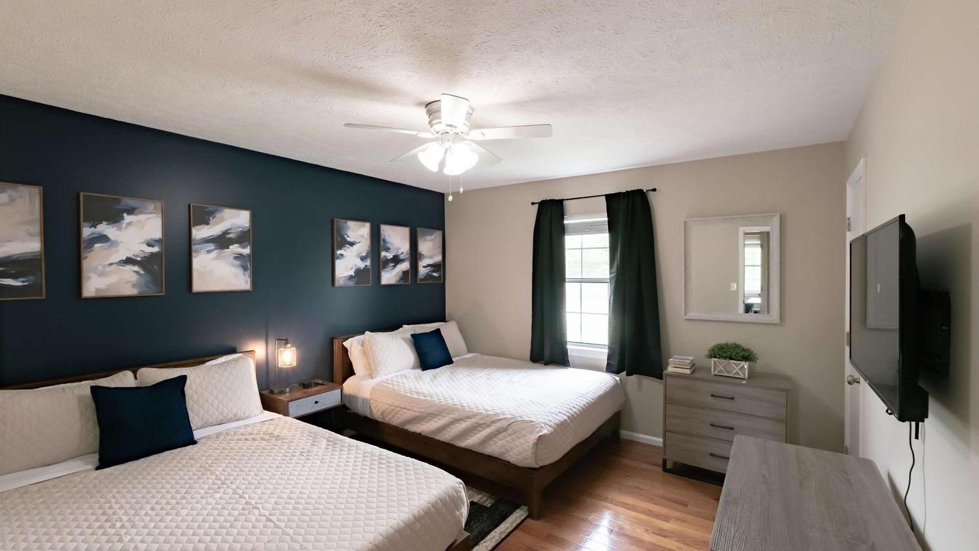 East Getaway - Walk To Parks Golf & Music Spots Holiday home *