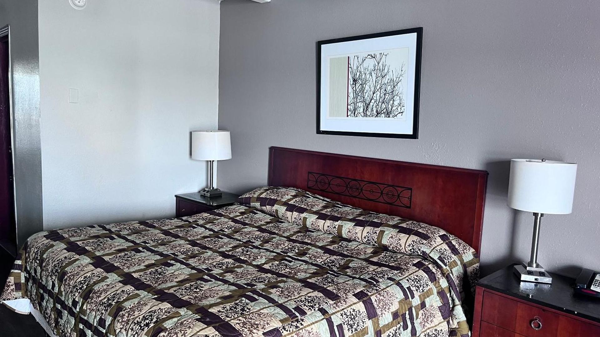 Expressway Airport Downtown Motel