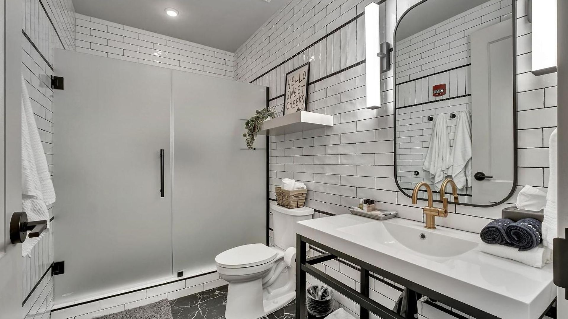 Apartment B 4br By Maddox