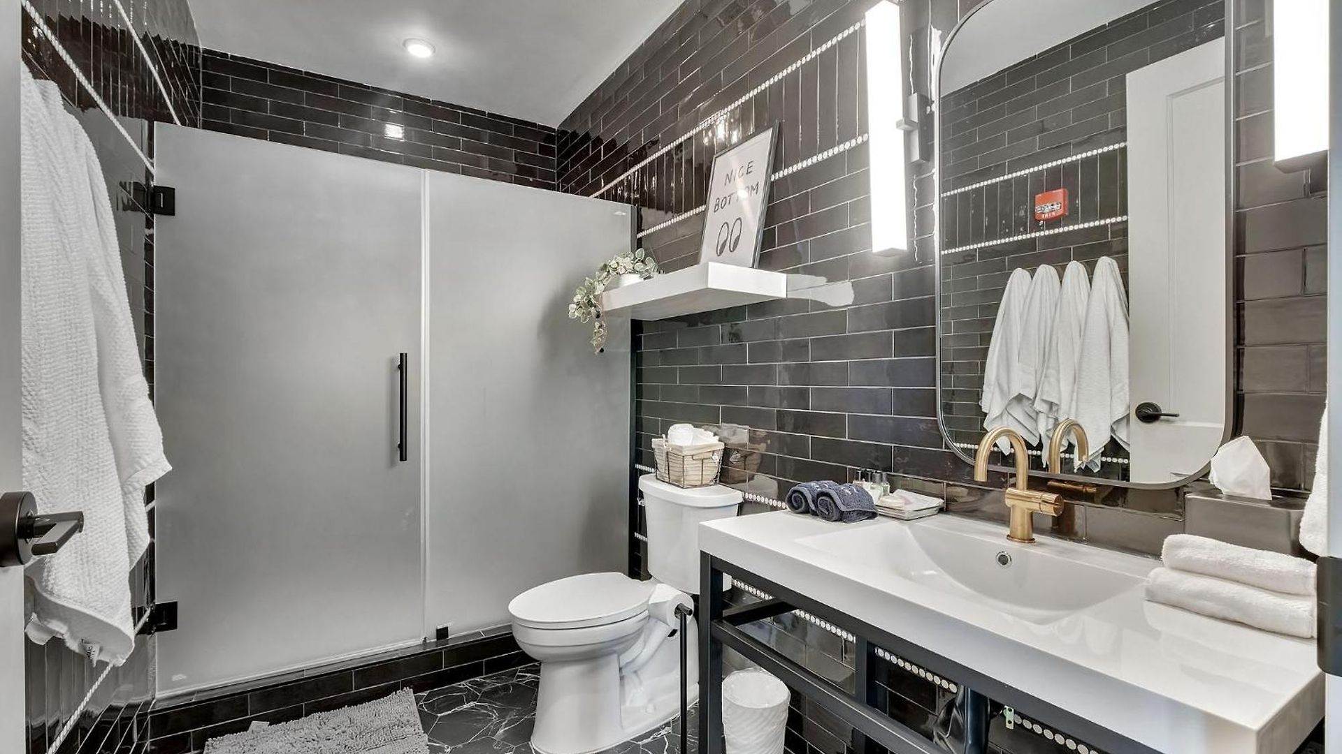 Apartment B 4br By Maddox *