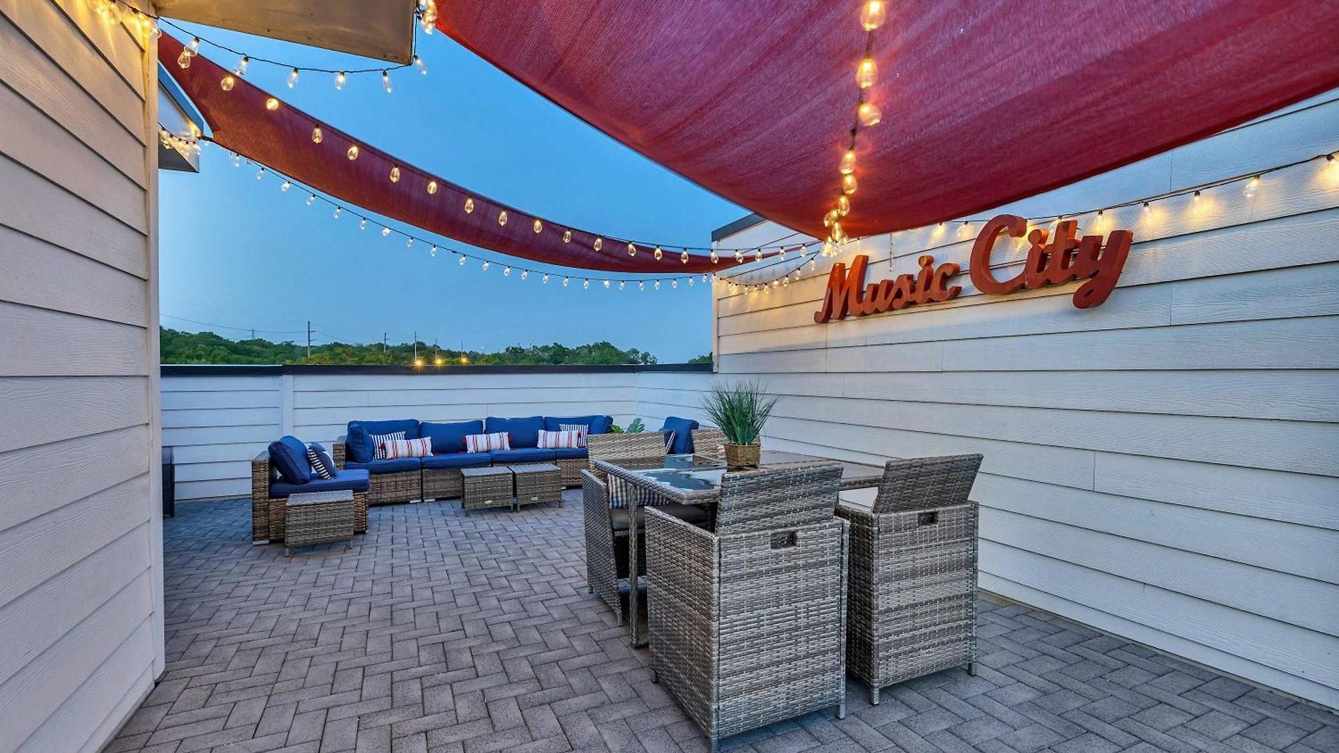 Holiday home New Rooftop With Views Game Dt Nash
