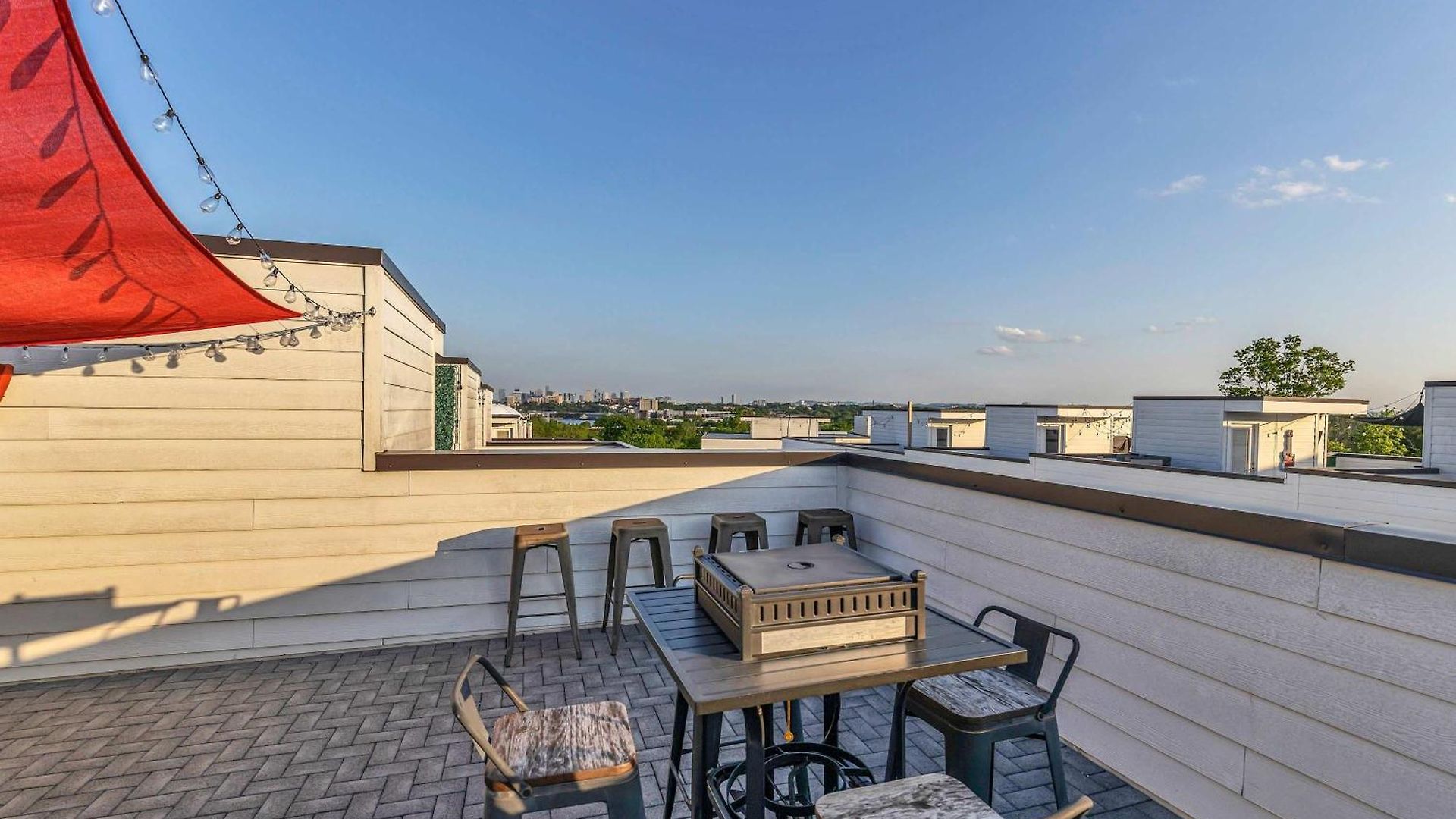 Holiday home New Rooftop With Views Game Dt Nash
