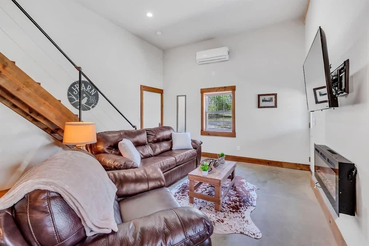 The Den At J-barn - Secluded Retreat Nashville