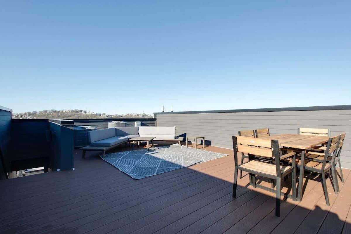 West End Escape - New Build With Rooftop Views Holiday home Nashville