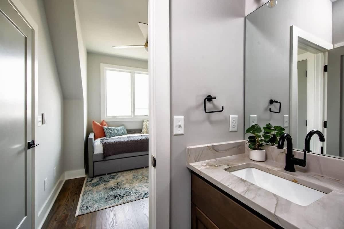 Holiday home West End Luxe - Outdoor Patio And Rooftop Views