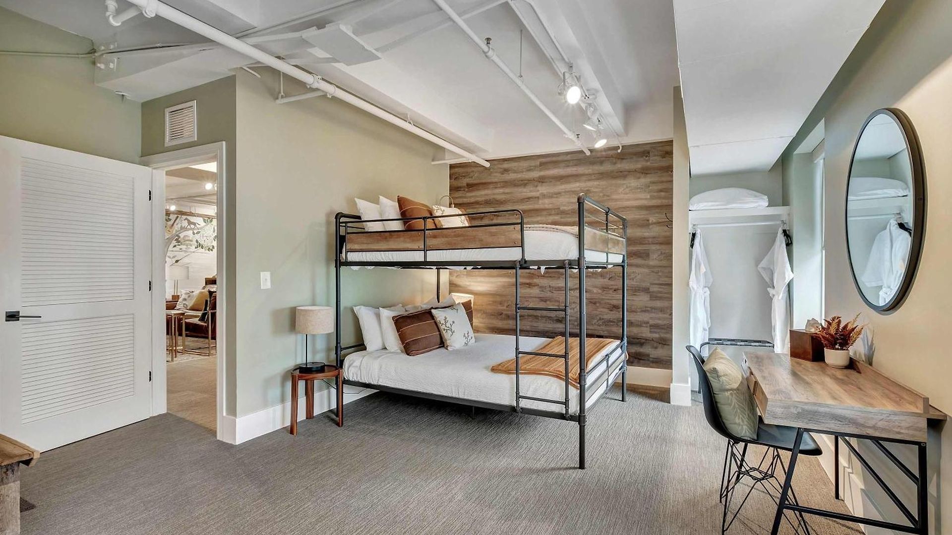 Rustic 6br By Maddox Apartment *