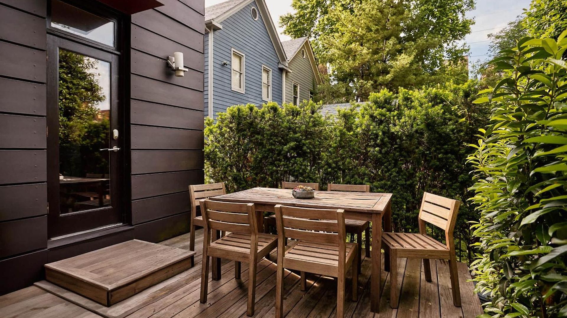 Chic 4br With Fenced Yard Walk To Dining Parking 5 Mins To Nissan Stadium Less Than 2 Miles To Broadway Workspace Parking 24 Hr Hospitality Great For Families Nashville