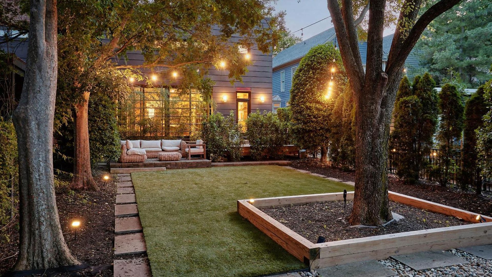 Chic 4br With Fenced Yard Walk To Dining Parking 5 Mins To Nissan Stadium Less Than 2 Miles To Broadway Workspace Parking 24 Hr Hospitality Great For Families Nashville