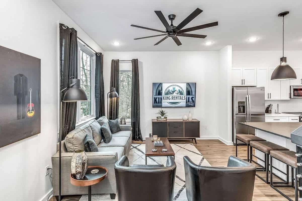 Johnny And June House - Walk To Bars Quick Uber To Downtown Holiday home *