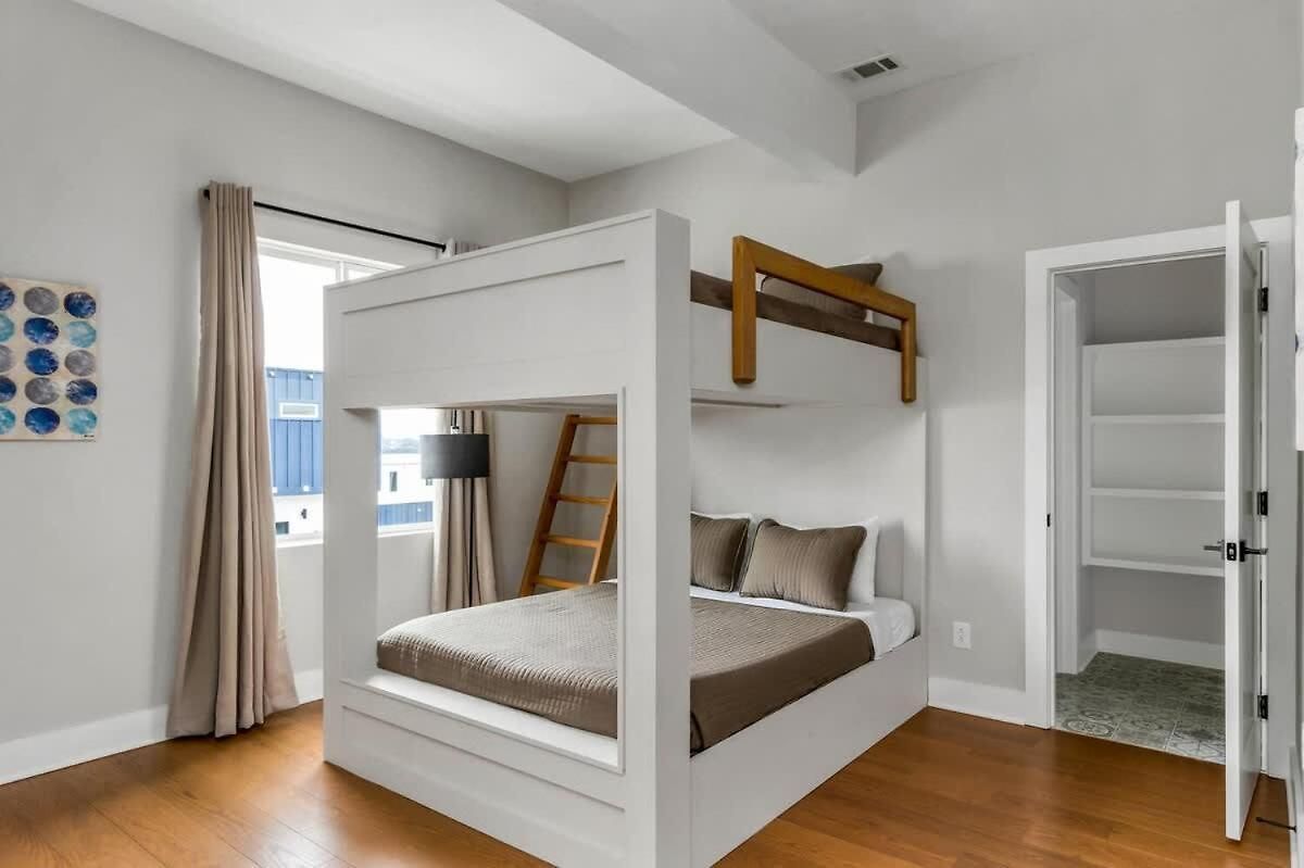 Side-by-side Homes With Hot Tubs - Sleeps Over 20 Guests Holiday home Nashville