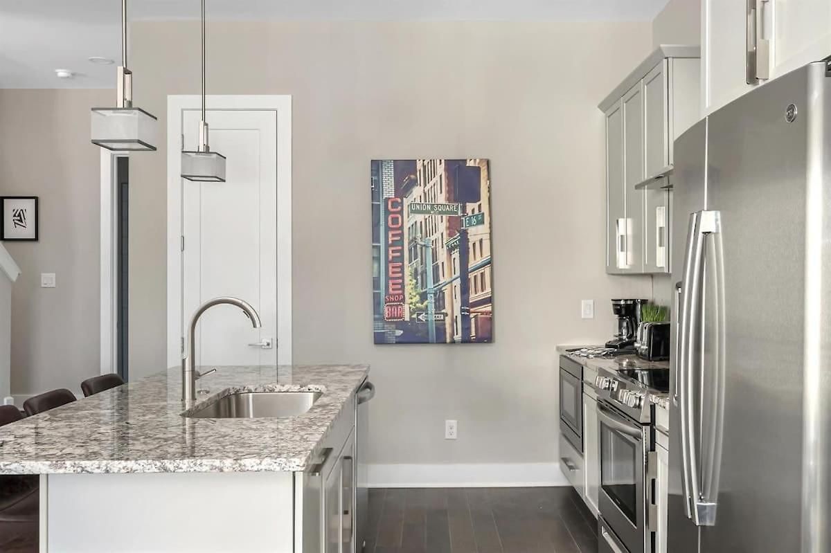 Brand New Side By Side Homes - Sleeps 24 Guests *