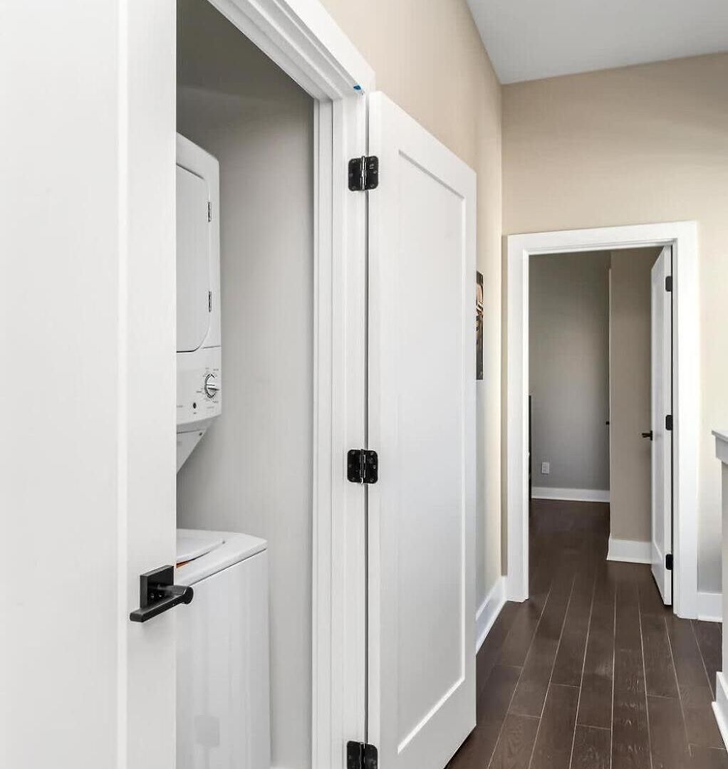 Brand New Side By Side Homes - Sleeps 24 Guests