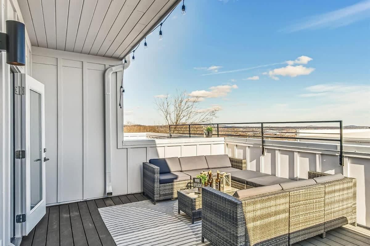 Brand New Side By Side Homes - Sleeps 24 Guests *