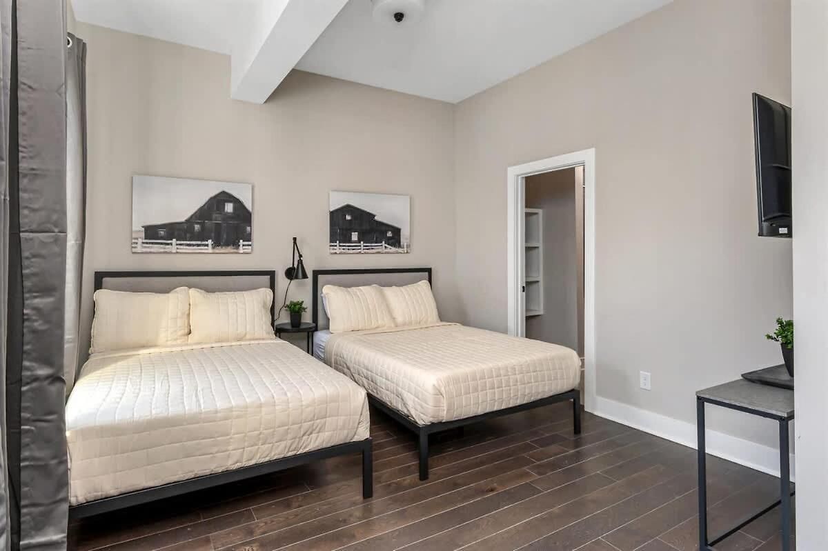 Gorgeous New Nash - Rooftop Views - Hot Tub Holiday home