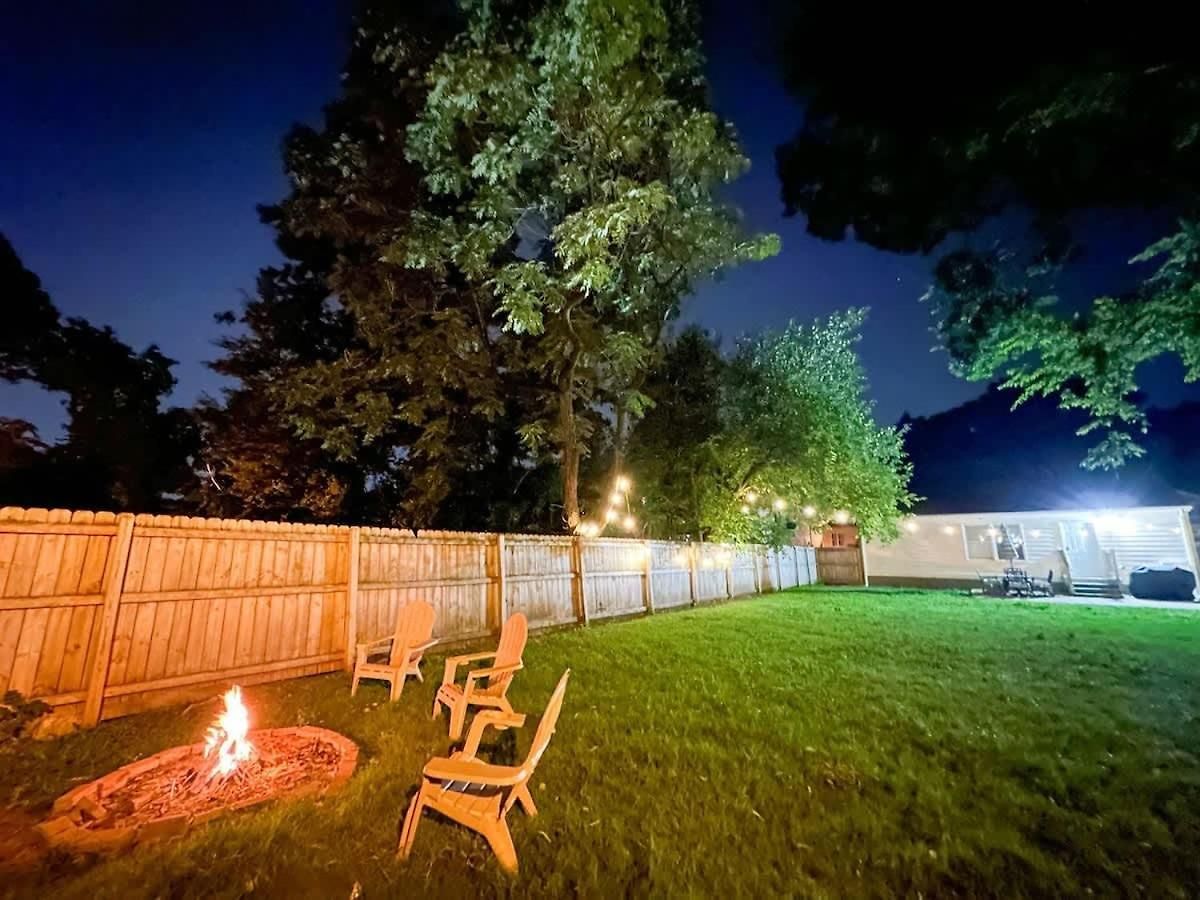 In Music - Fence - Fire Pit Holiday home