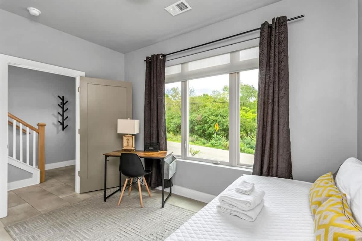 Spacious Sleeps 12 Rooftop Lounge * Nashville