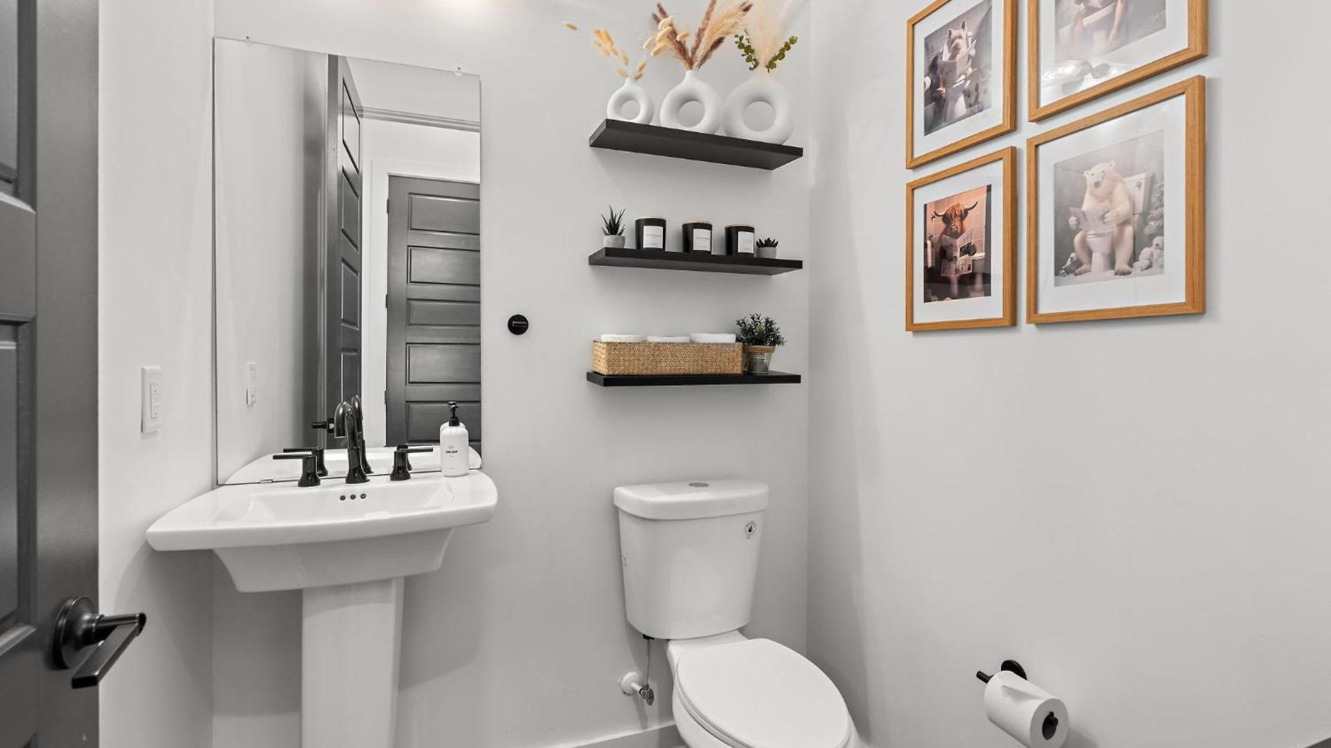 Charmer - Private Rooftop - Sleeps 14