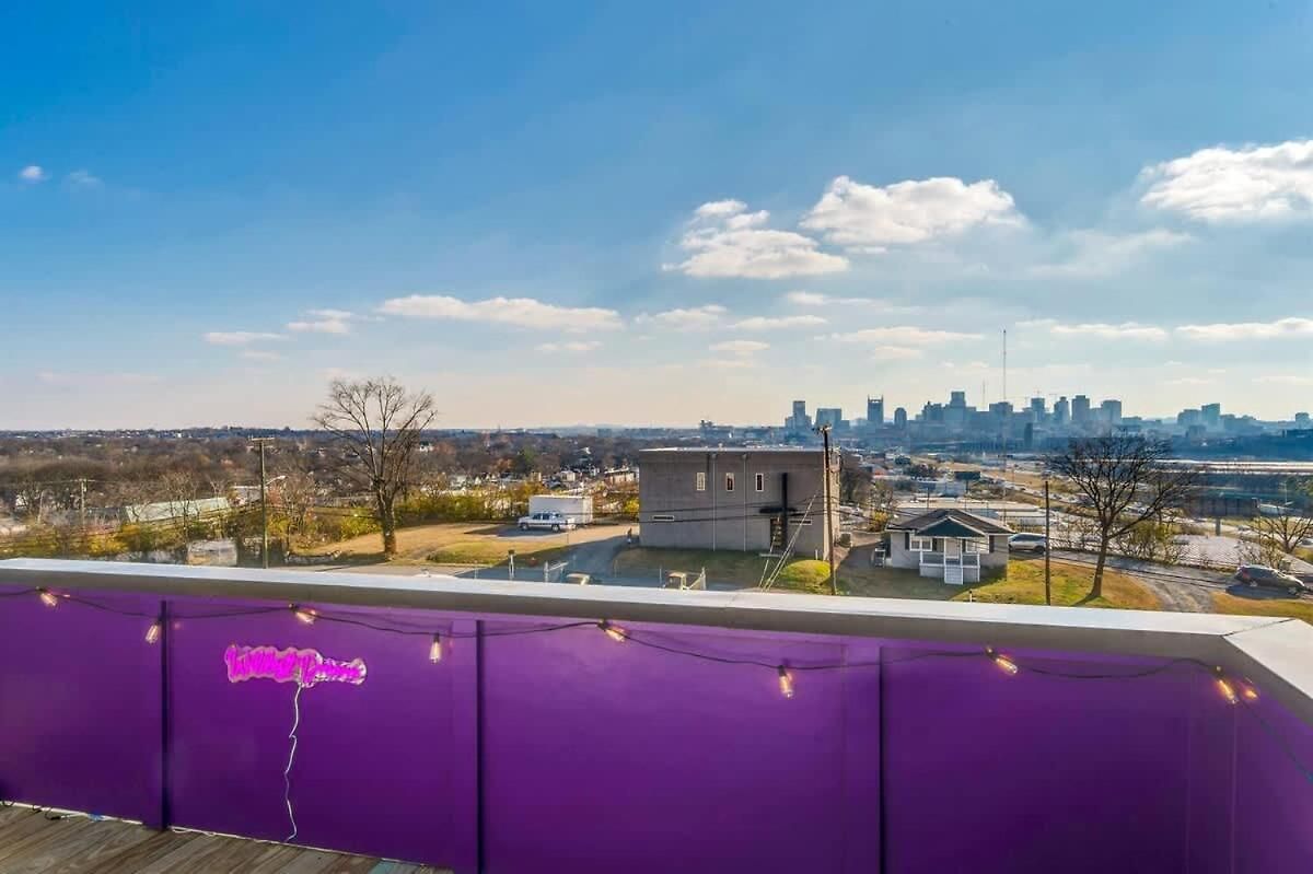 Side By Side Era - Hot Tubs - Rooftop Views *