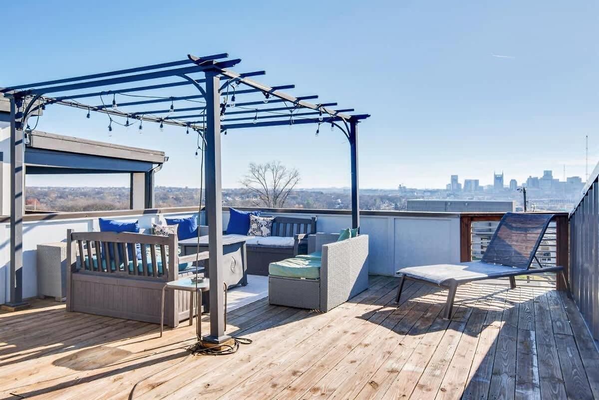 Side By Side Era - Hot Tubs - Rooftop Views