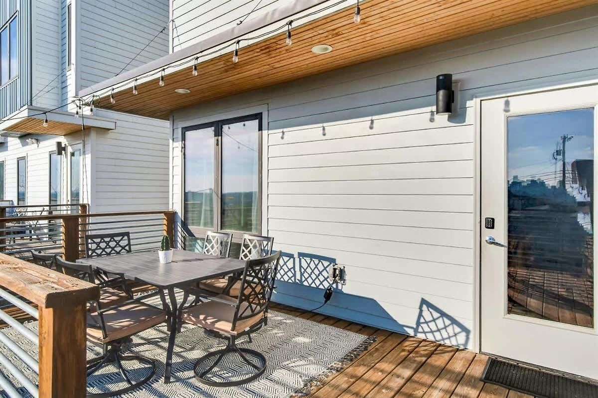Side By Side Era - Hot Tubs - Rooftop Views Nashville
